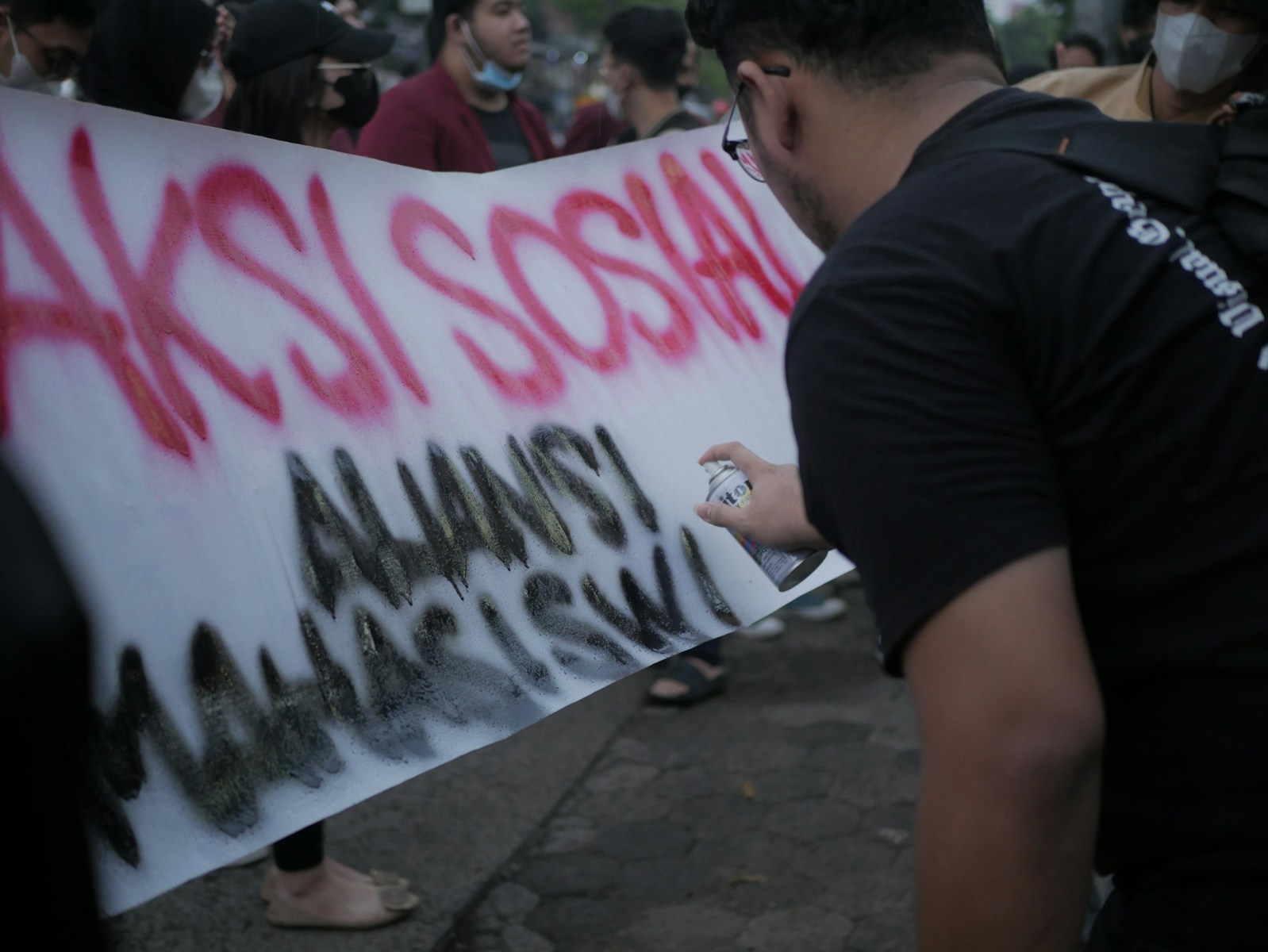 Dari Bara Menjadi Abu: Seni Proaktif Manajemen Krisis dan Isu untuk Melindungi Reputasi Anda